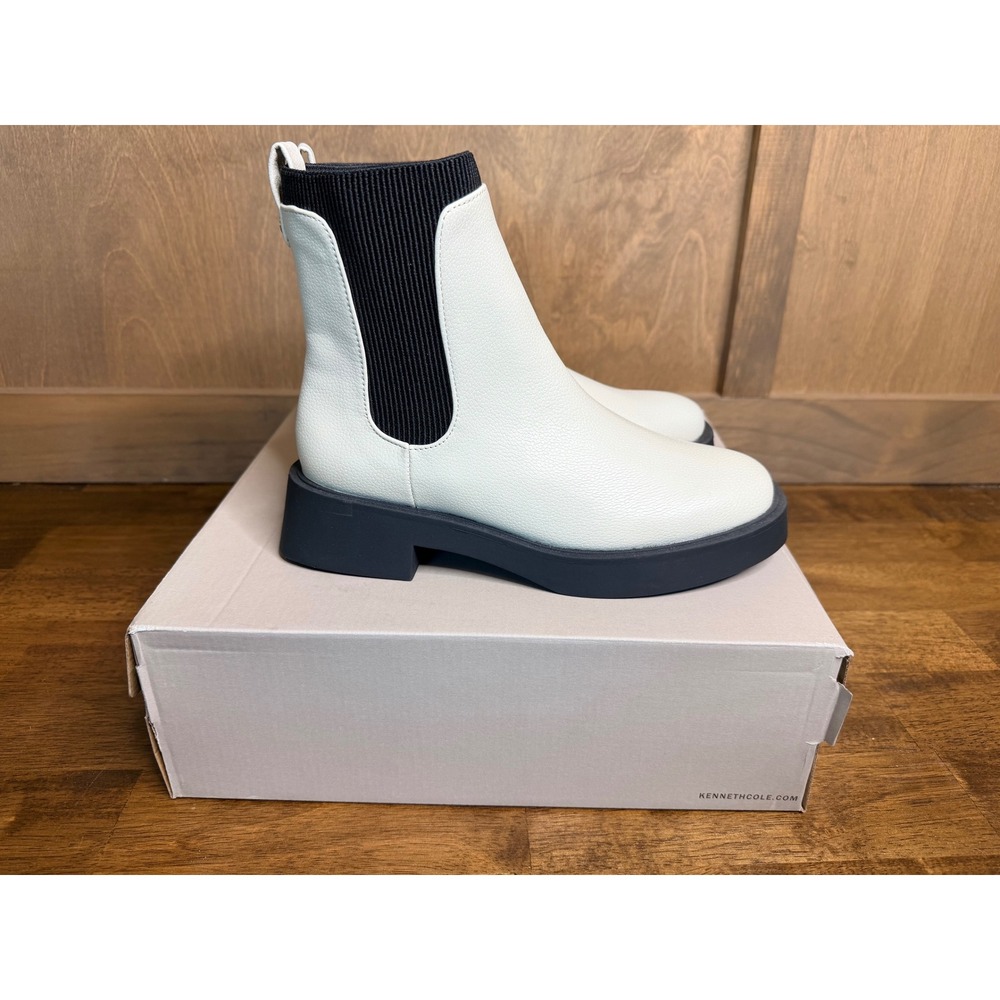 Kenneth Cole Reaction Skyee Chelsea Women 7 Ecru New NIB Lug Sole Ankle Boot